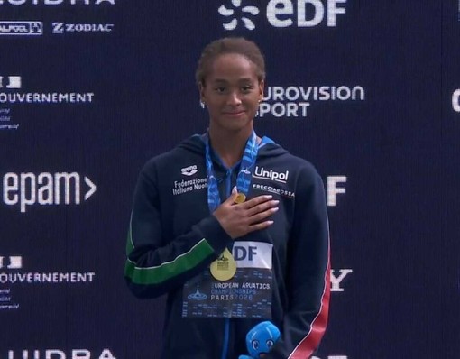 NUOTO EUROPEI / Sara, sei un spettacolo! Curtis, oro e nuovo record del mondo