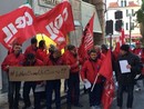 manifestazione sindacale con bandiere