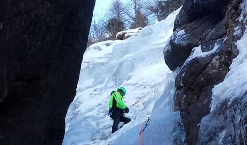 L'intervento effettuato sulla cascata di ghiaccio Bellagarda, sopra Ceresole L'intervento effettuato sulla cascata di ghiaccio Bellagarda, sopra Ceresole