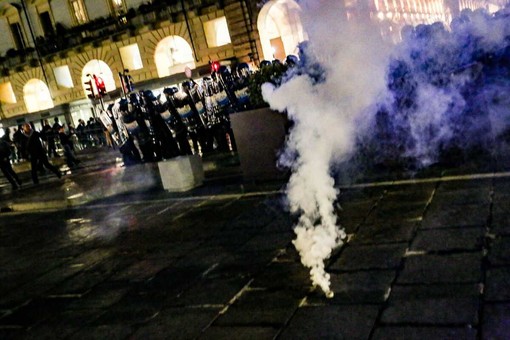 Scontri e disordini anche questa sera Scontri e disordini anche questa sera