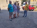 persone in un cortile