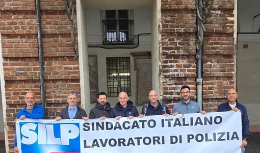 La manifestazione di oggi davanti alla Prefettura
