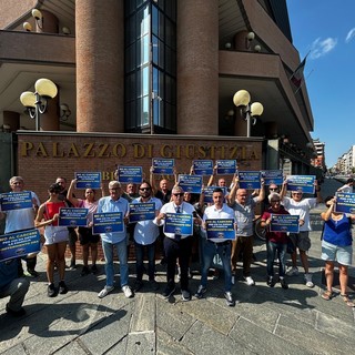 Vannacciani con Roggero: sit-in di Futuro Nazionale in solidarietà al gioielliere