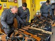 Le armi sequestrate dalla Guardia di Finanza