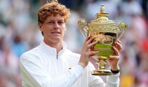 Per il secondo anno di fila Sinner è il re di Wimbledon Per il secondo anno di fila Sinner è il re di Wimbledon
