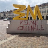 &quot;Meloni criminale&quot;, la scritta contro la premier nel salotto buono di Torino