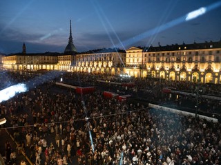 Grande festa in piazza Vittorio Veneto per San Giovanni