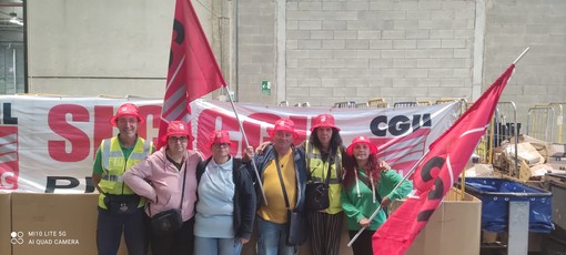 Presidio e protesta dei lavoratori di PostalCoop a Grugliasco