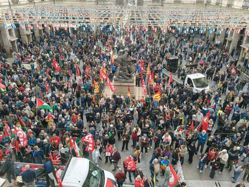 Partenza del corteo dalla piazza del Comune di Torino