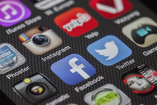 Chieri ospita “Smart &amp; Social”: un convegno sull’uso consapevole di smartphone e social media