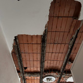 Case popolari di Rivoli, anziani costretti a vivere con il soffitto del bagno smantellato Case popolari di Rivoli, anziani costretti a vivere con il soffitto del bagno smantellato