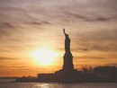 Statua della libertà al tramonto