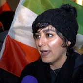 In piazza con il popolo iraniano che vuole essere libero: "Non sappiamo se i nostri cari sono vivi" [VIDEO]