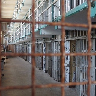 Violenza in carcere: poliziotto aggredito da un detenuto con problemi psichiatrici