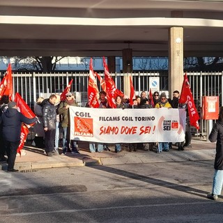manifestazione di protesta con striscioni