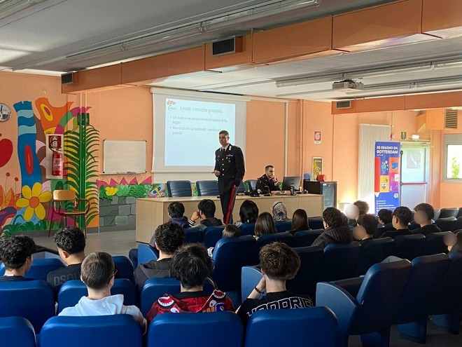 A Nichelino gli studenti dell’Erasmo hanno incontrato i carabinieri