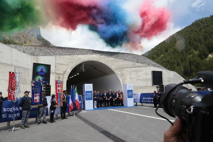 L'inaugurazione della seconda canna