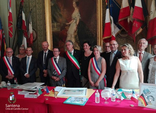 Le città di Plombières-les-Bains e Comune di Santena hanno confermato il gemellaggio dello scorso maggio