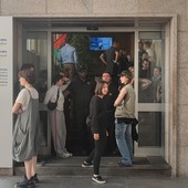 Tensioni al Poli per la protesta degli studenti, manganelli su chi voleva raggiungere il Rettore. Domani Senato accademico straordinario