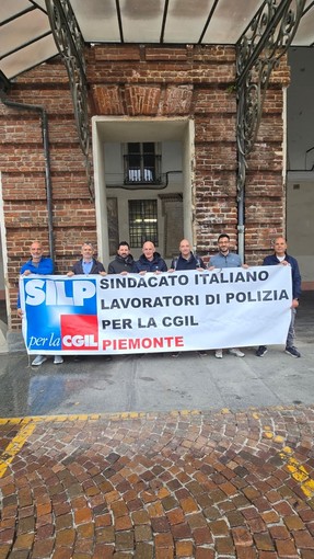 La manifestazione di oggi davanti alla Prefettura