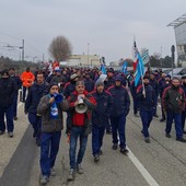 sciopero degli operai in corteo sciopero degli operai in corteo