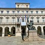Un lenzuolo appeso al Municipio in solidarietà con Gaza