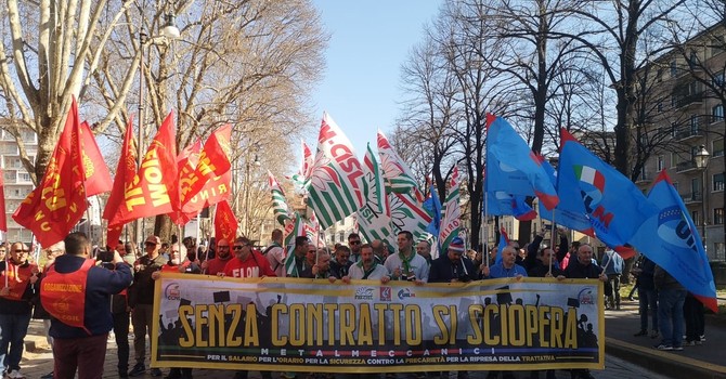 Una delle manifestazioni a favore del rinnovo del contratto nazionale metalmeccanici