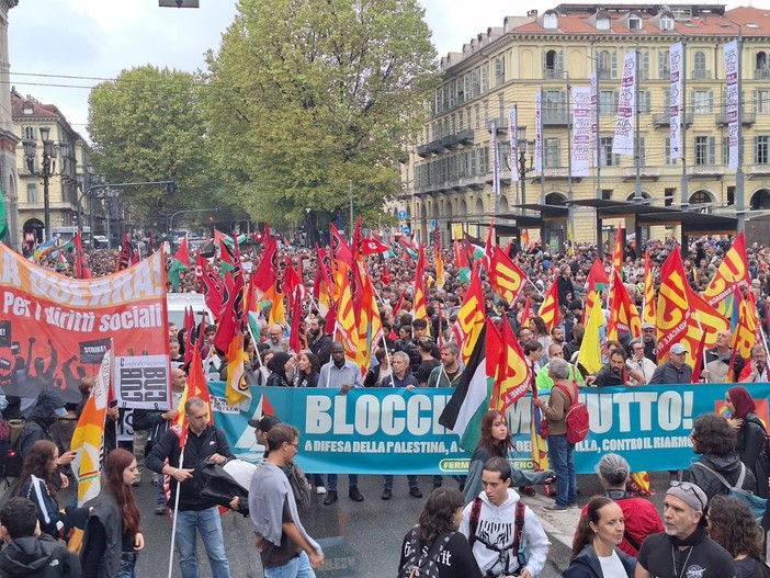 sindacati, studenti e famiglie in piazza contro il genocidio a Gaza
