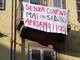 Anche a Torino spuntano gli striscioni ai balconi contro Matteo Salvini