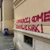 Scritte contro il leader di FN in via Pietro Micca Scritte contro il leader di FN in via Pietro Micca