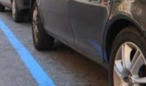 Immagine generica di strisce blu Immagine generica di strisce blu