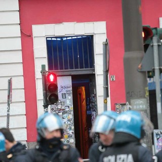 Corteo contro il caro vita: arresti domiciliari per una militante di Askatasuna Corteo contro il caro vita: arresti domiciliari per una militante di Askatasuna