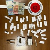 La droga sequestrata a casa del minorenne di Giaveno La droga sequestrata a casa del minorenne di Giaveno