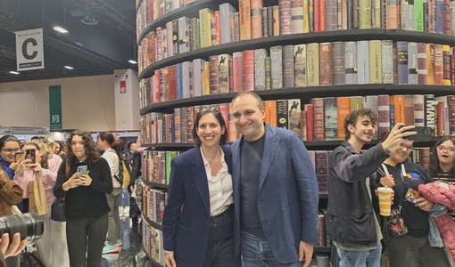 Schlein torna al Salone: incontro con Lo Russo e faccia a faccia con Sanders