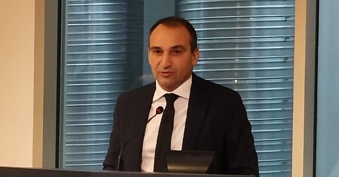 Primo cittadino preoccupato: "Nel nostro Paese costi di produzione troppo alti"