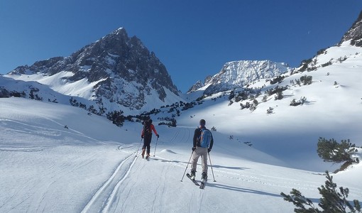 Sciatori sotto scacco, pioggia di controlli dei carabinieri sulle piste di Sestriere Sciatori sotto scacco, pioggia di controlli dei carabinieri sulle piste di Sestriere