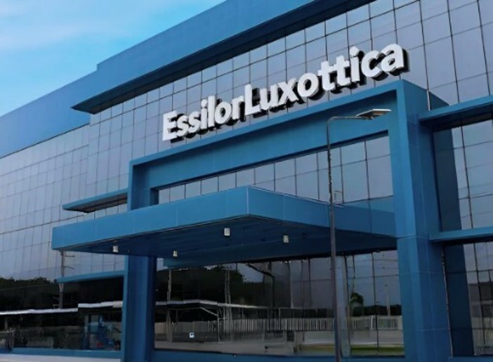 Uno stabilimento di Essilorluxottica Uno stabilimento di Essilorluxottica