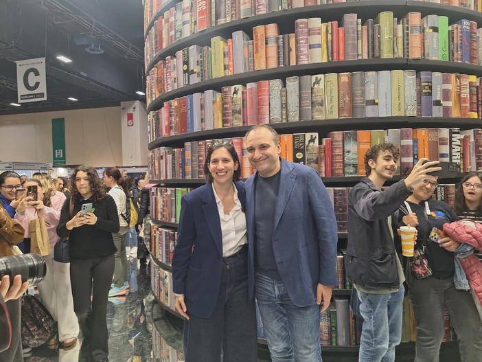 Schlein torna al Salone: incontro con Lo Russo e faccia a faccia con Sanders