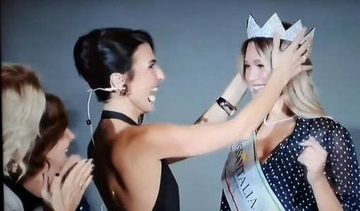 Miss Italia, incoronata la 18enne Sarah Rizea nata a Moncalieri Miss Italia, incoronata la 18enne Sarah Rizea nata a Moncalieri