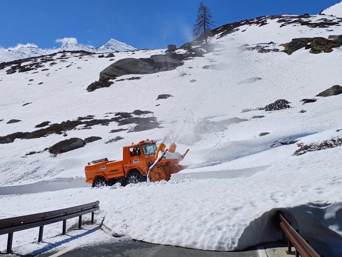 Viabilità, slitta la riapertura del tratto ad alta quota della provinciale 50 del Colle del Nivolet per maltempo
