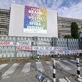 Gli striscioni appesi dalla Fiom all'esterno di Mirafiori e del Mauto Gli striscioni appesi dalla Fiom all'esterno di Mirafiori e del Mauto