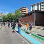 La strada scolastica si trasforma in un’opera d’arte dedicata alla pace La strada scolastica si trasforma in un’opera d’arte dedicata alla pace