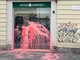 La sede di Intesa Sanpaolo imbrattata La sede di Intesa Sanpaolo imbrattata