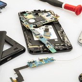scheda e componenti elettroniche