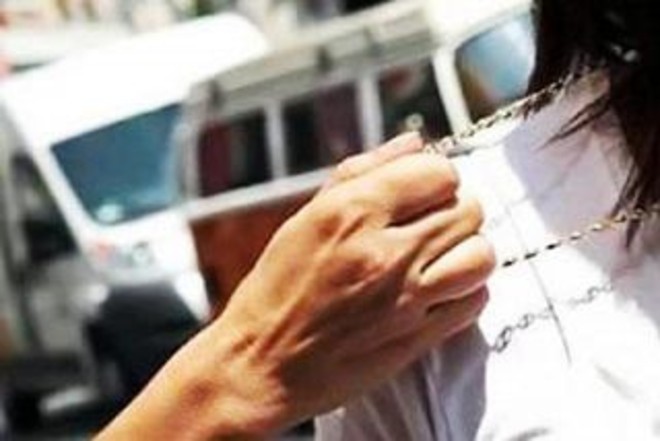 L'anziana fu rapinata della sua collanina