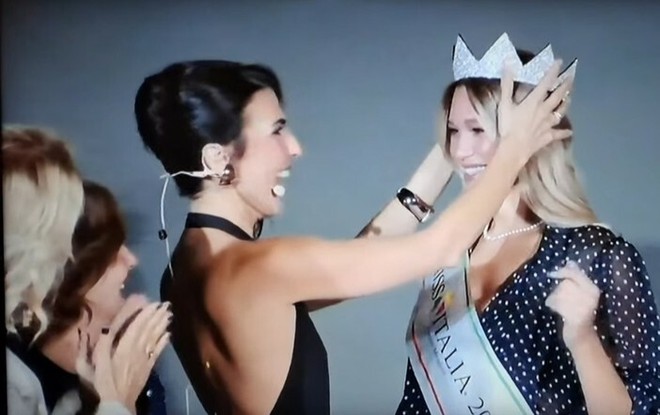 Miss Italia, incoronata la 18enne Sarah Rizea nata a Moncalieri Miss Italia, incoronata la 18enne Sarah Rizea nata a Moncalieri