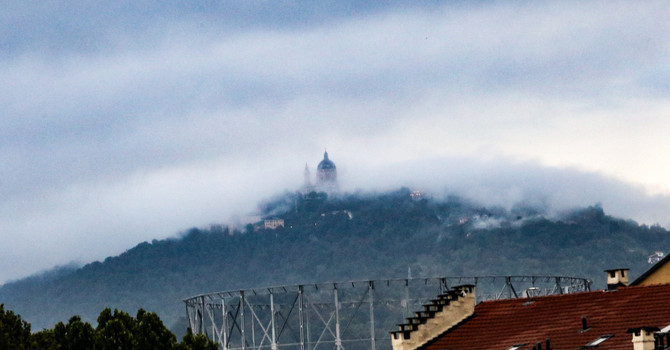 Afa addio? A Torino temperature a picco sotto i 19°, freddo polare in quota e raffiche oltre i 120 km/h a Superga