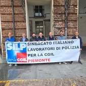 La manifestazione di oggi davanti alla Prefettura La manifestazione di oggi davanti alla Prefettura