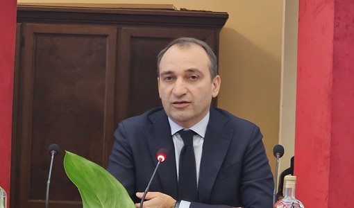 Diktat di Lo Russo ai negozi di Torino: "Con caldo torrido, tenete chiuse le porte con aria condizionata accese"