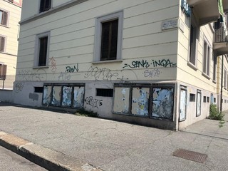 Scritte sulle case popolari di Mirafiori